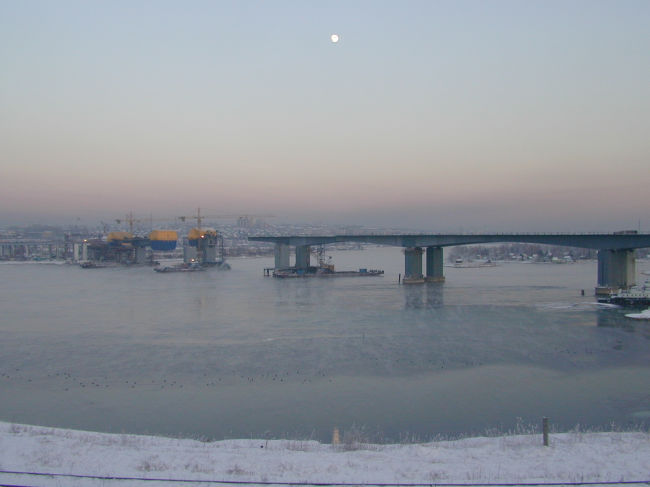 ����� ����